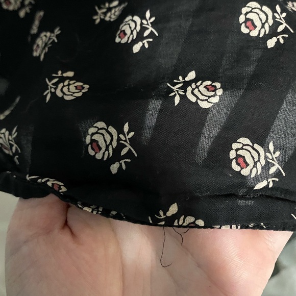 Black Rose Floral Uniqlo Long Sleeve Button Down Blouse - Picture 5 of 5